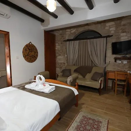 Hanna Koumi Boutique 5*