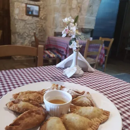 Hanna Koumi Boutique