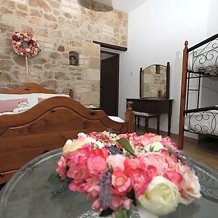 Hanna Koumi Boutique 5*