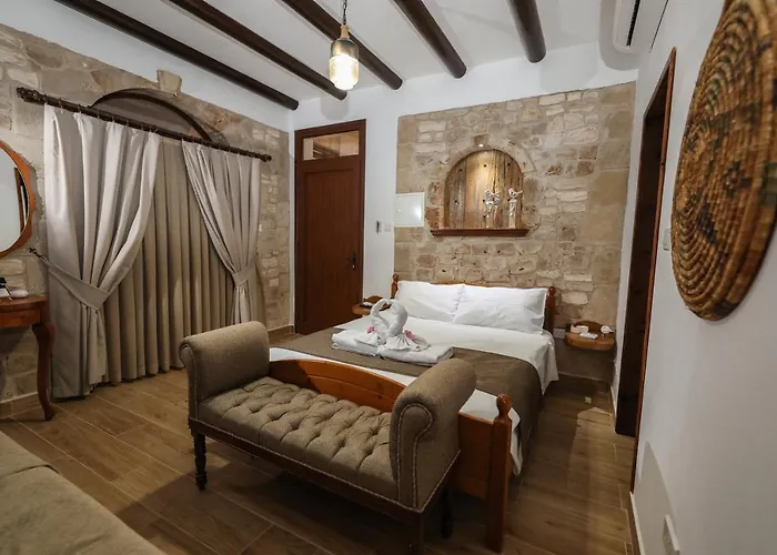 Hanna Koumi Boutique 5*