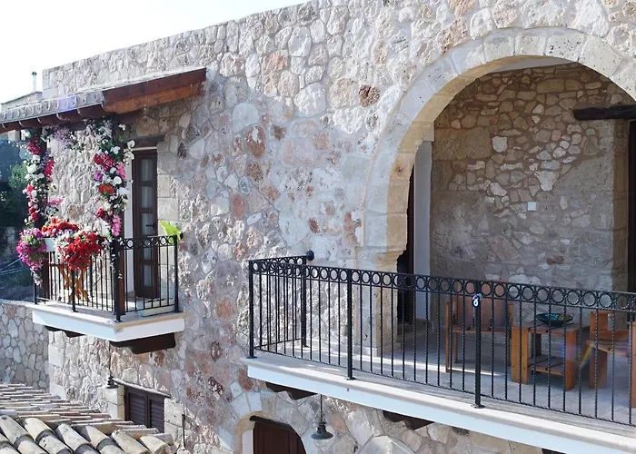 Hanna Koumi Boutique 5*